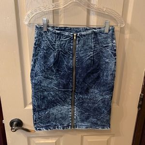 High waisted stretchy midi skirt.